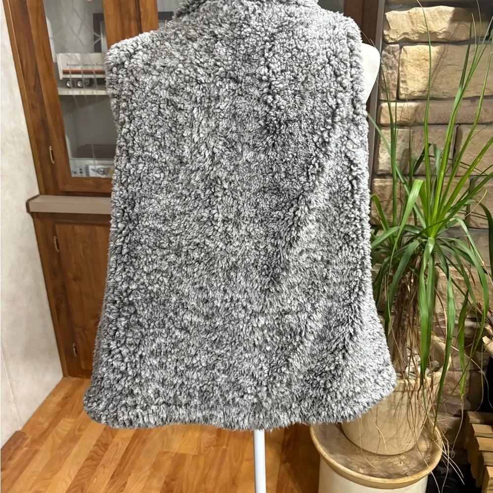 NATURAL REFLECTIONS SIZE X-LARGE GRAY & WHITE FAUX SHERPA SHRUG - Picture 3 of 6